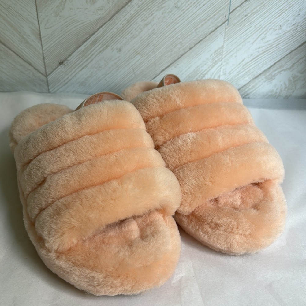 UGG pink platform fuzzy slipper US 7 - Picture 3 of 9